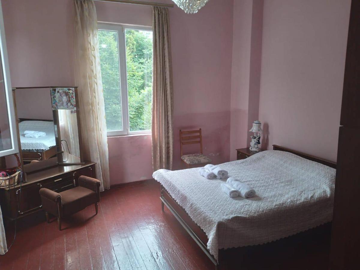Merabi And Neli Guest House Makhinjauri Eksteriør bilde