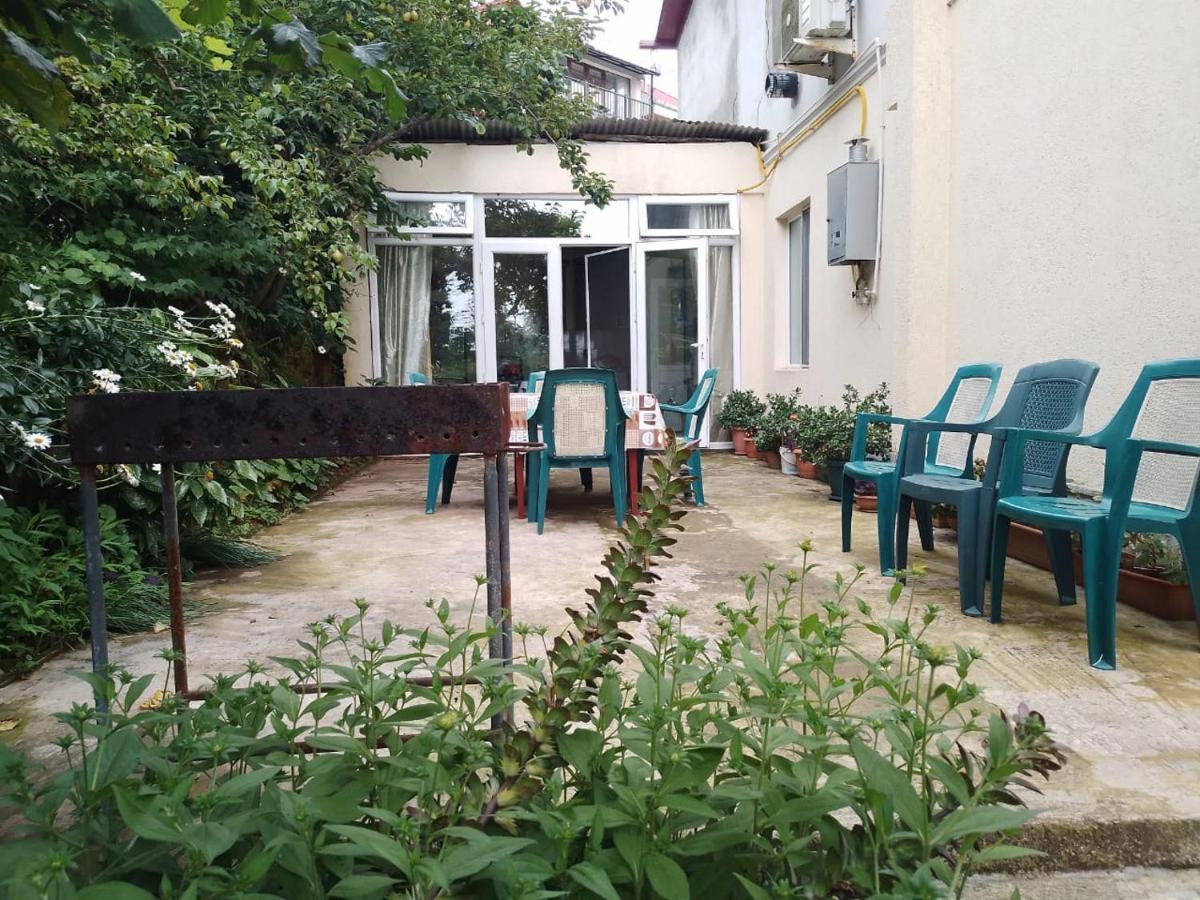 Merabi And Neli Guest House Makhinjauri Eksteriør bilde