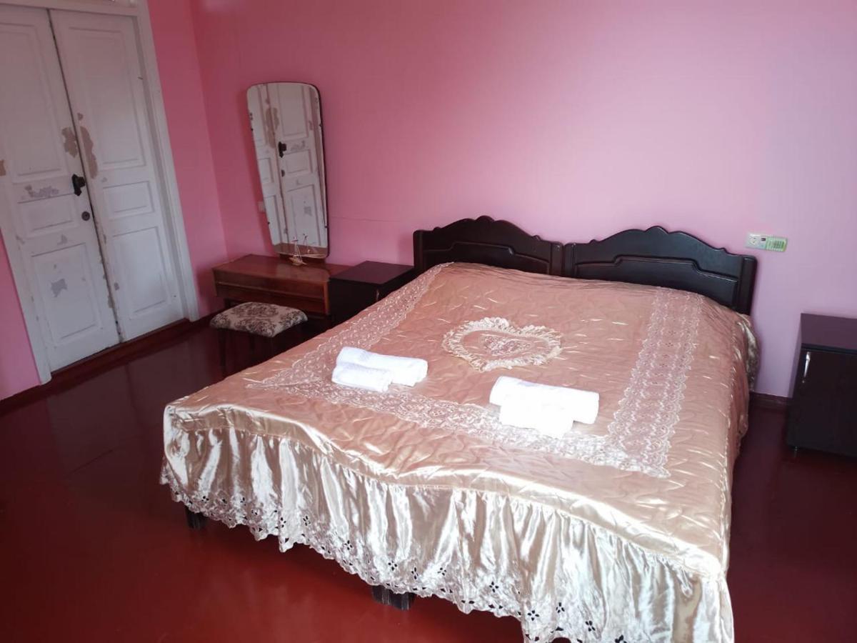 Merabi And Neli Guest House Makhinjauri Eksteriør bilde