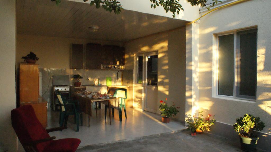Merabi And Neli Guest House Makhinjauri Eksteriør bilde