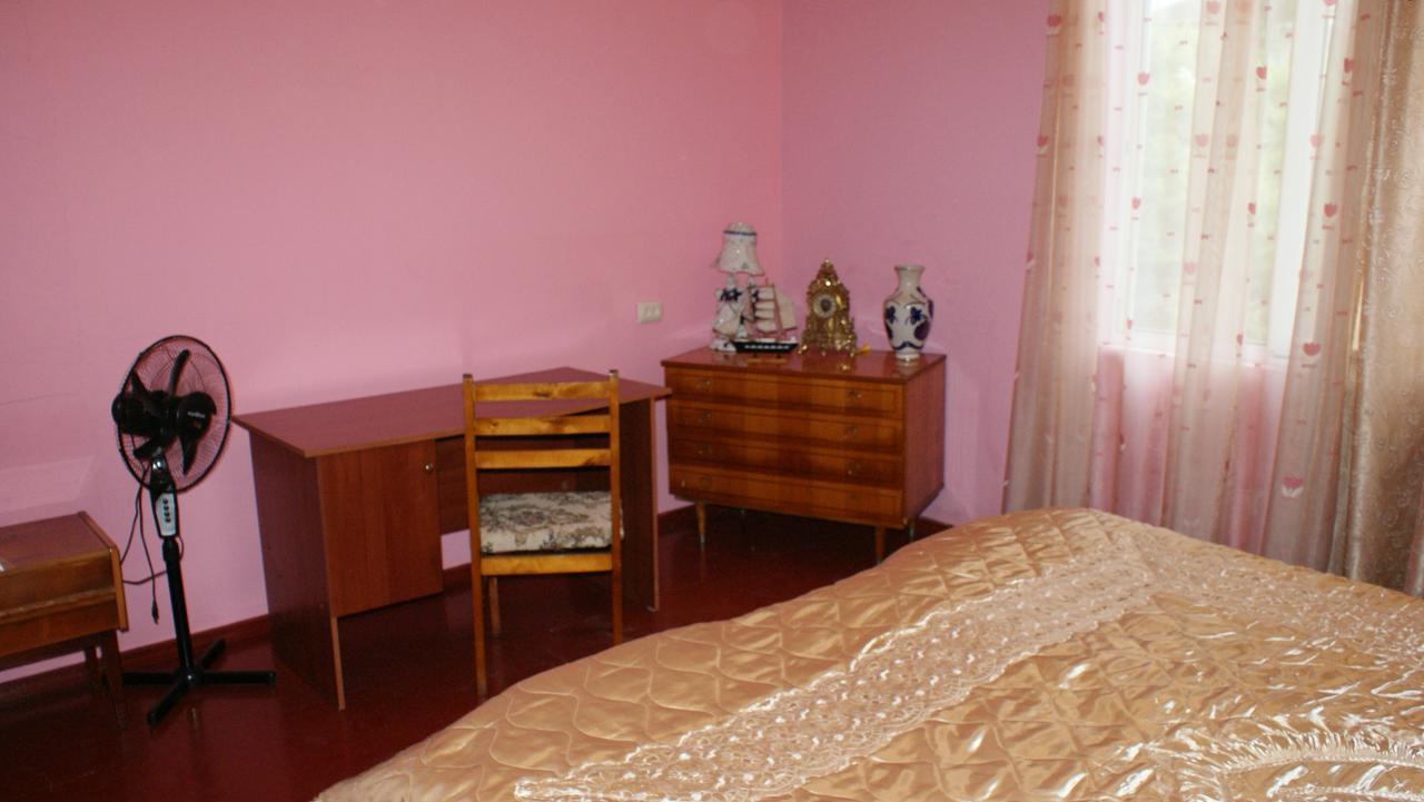 Merabi And Neli Guest House Makhinjauri Eksteriør bilde