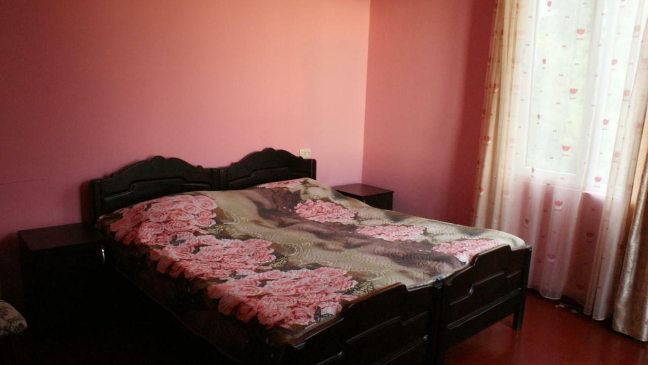 Merabi And Neli Guest House Makhinjauri Eksteriør bilde